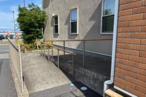 レイクタウンたけのこ耳鼻咽喉科にはスロープ有り