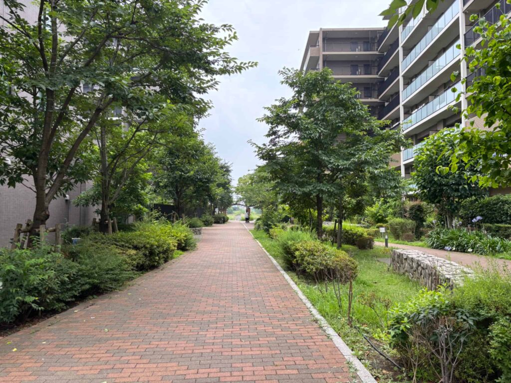 ザ・シーズンズ越谷レイクタウンの敷地内