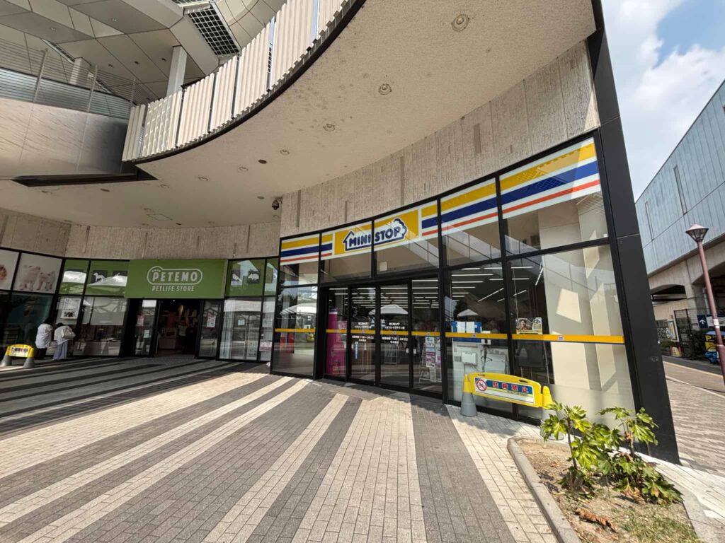 越谷レイクタウン駅前にあるミニストップ