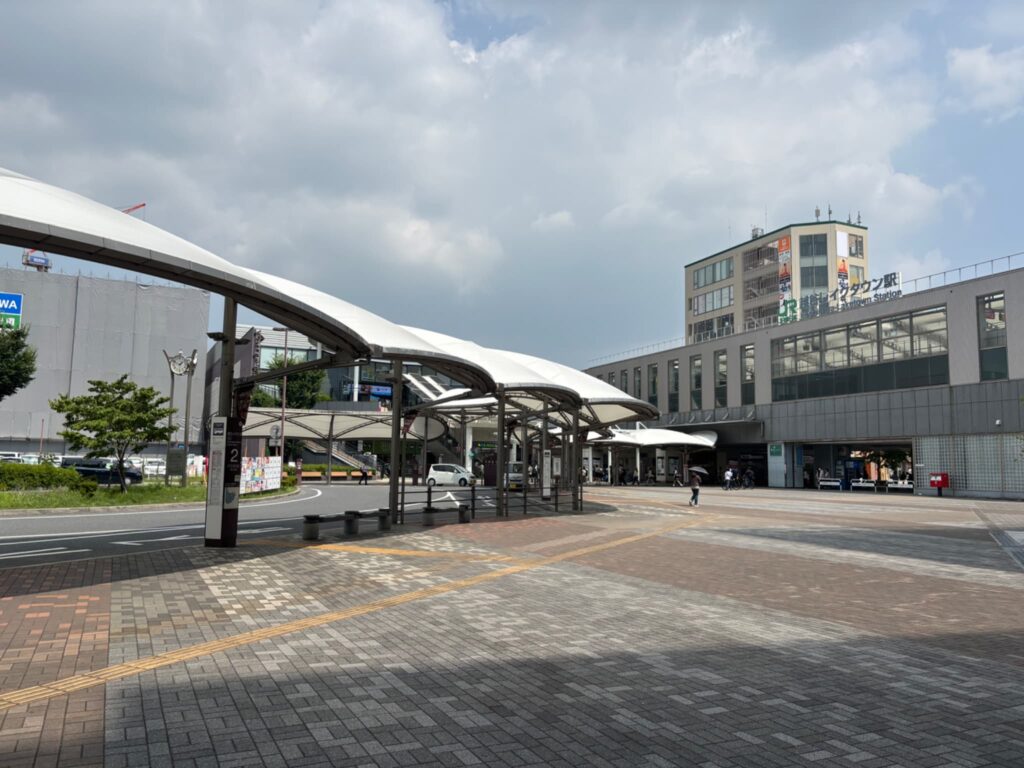 公文式目の前にある駅前ロータリー