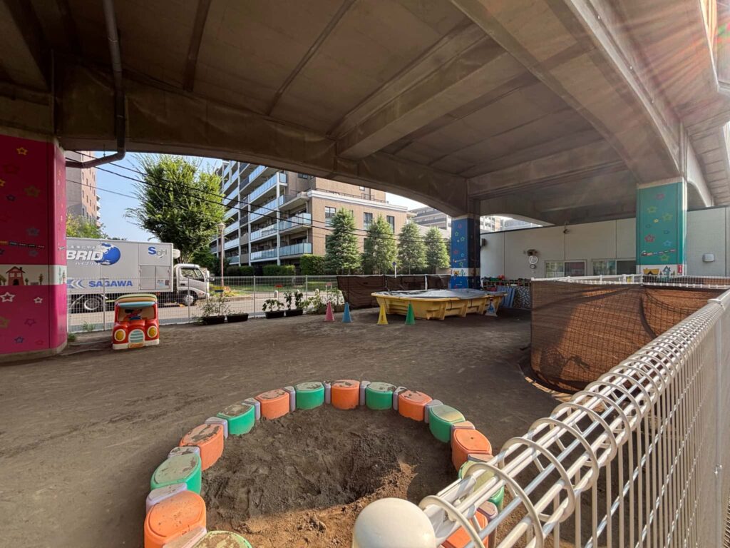 にじの駅保育園の園庭